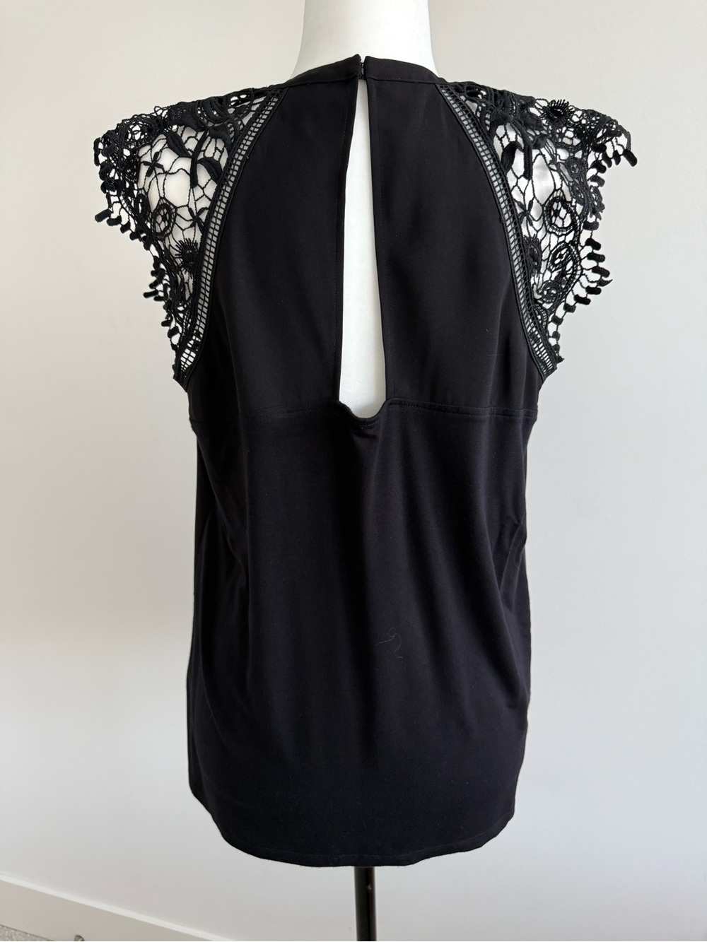RW&CO. Black Crochet Cap Sleeve Blouse - Picture 4 of 6